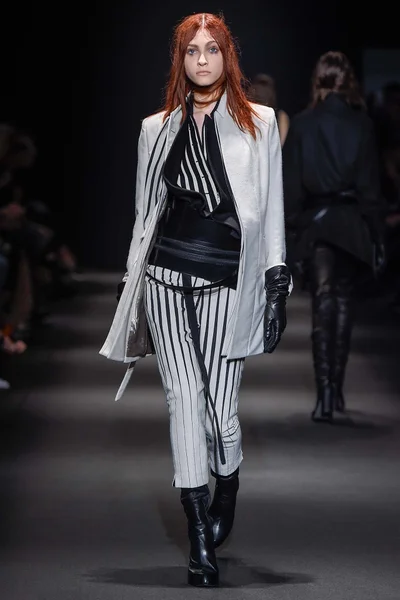 Look 12